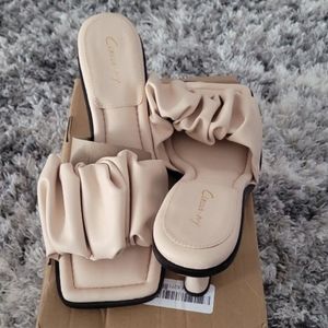 Circus by Sam Edelman slide sandal, summer sand size 11- all Man made materials